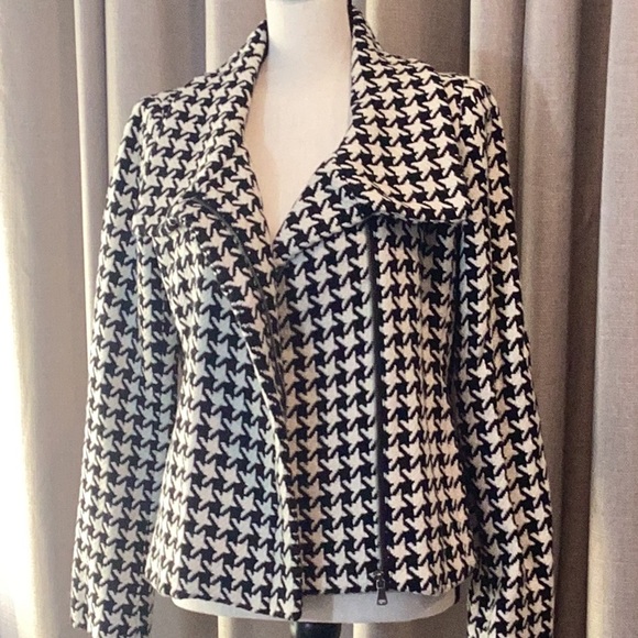 Talbots black and white houndstooth check blazer, size 8. - Picture 3 of 4
